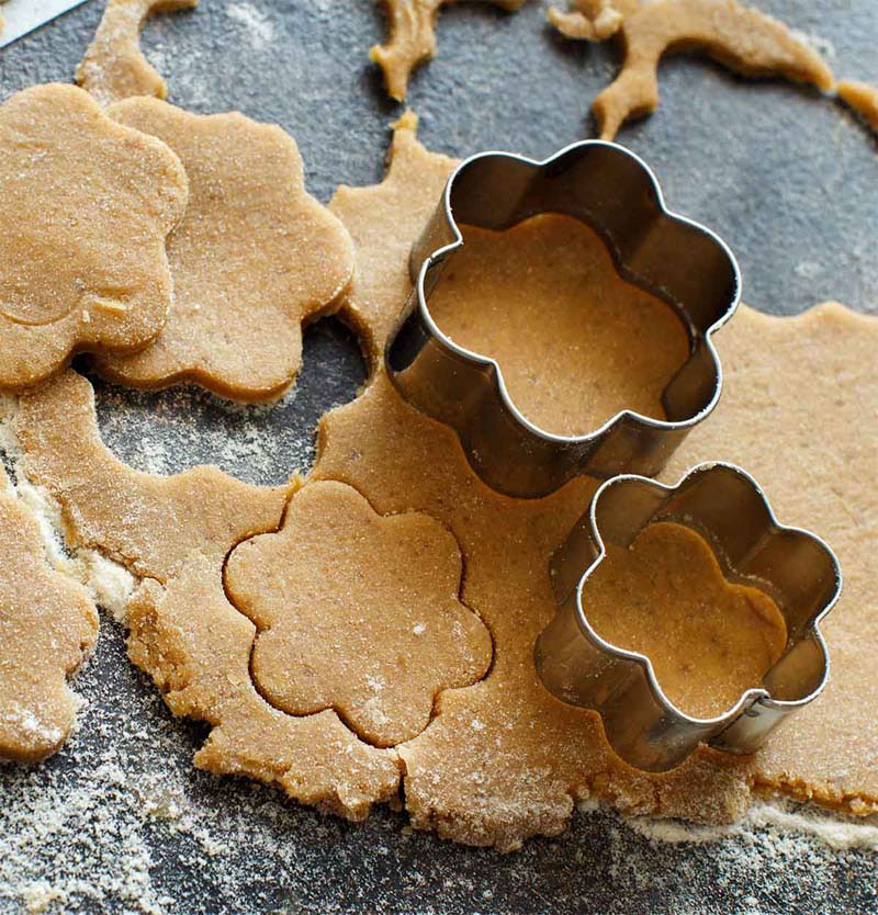 Flower cookie cutter shaped practical engagement gifts